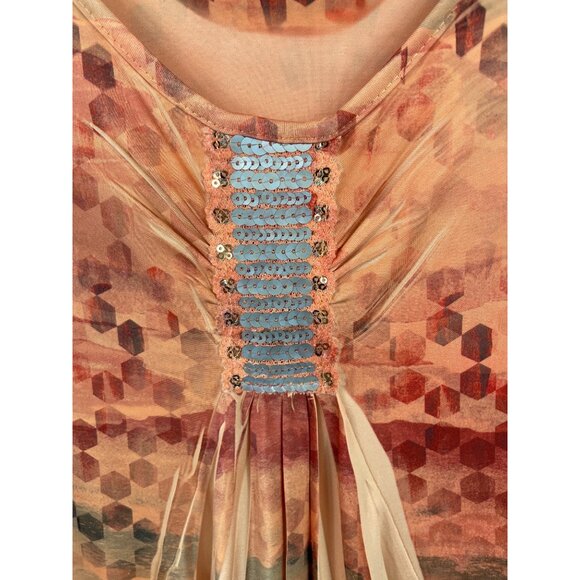 Womens Plus Size V-Neck Floral & Geometric Pleated Tunic Top w/Sequin Detail - Picture 5 of 9